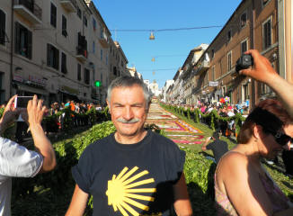 Giuliano copre l'Infiorata